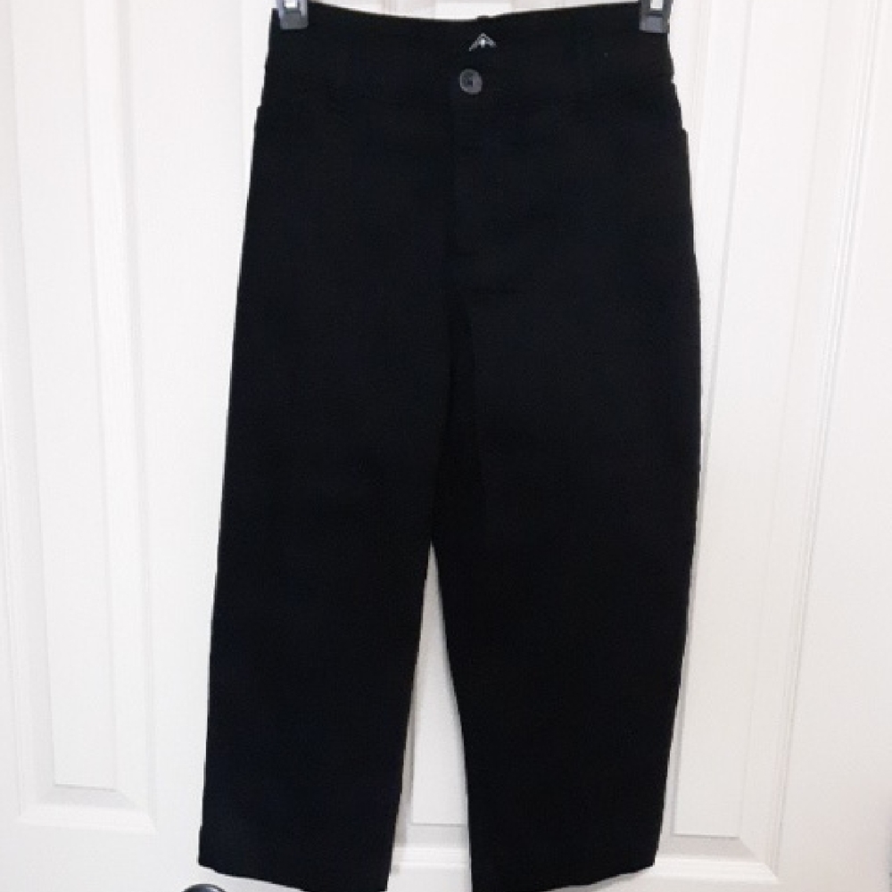 St. John's Bay Black Capri Pants